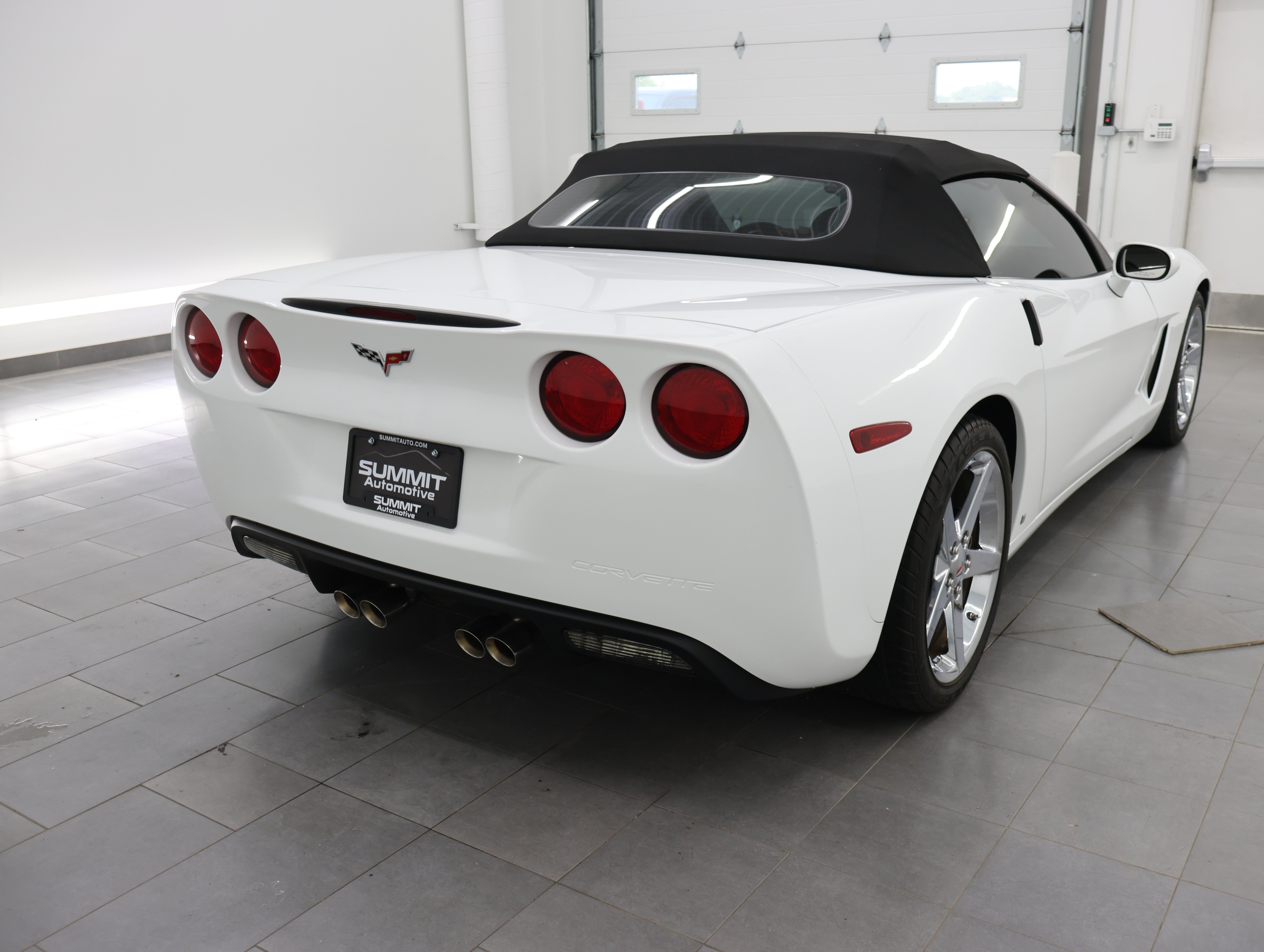 Used 2007 Arctic White Chevrolet  image 5