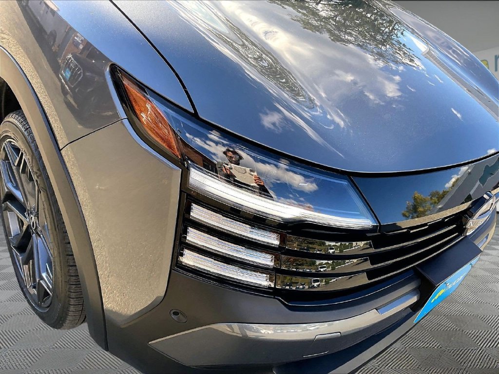 Used 2025 Gray Nissan SR image 33