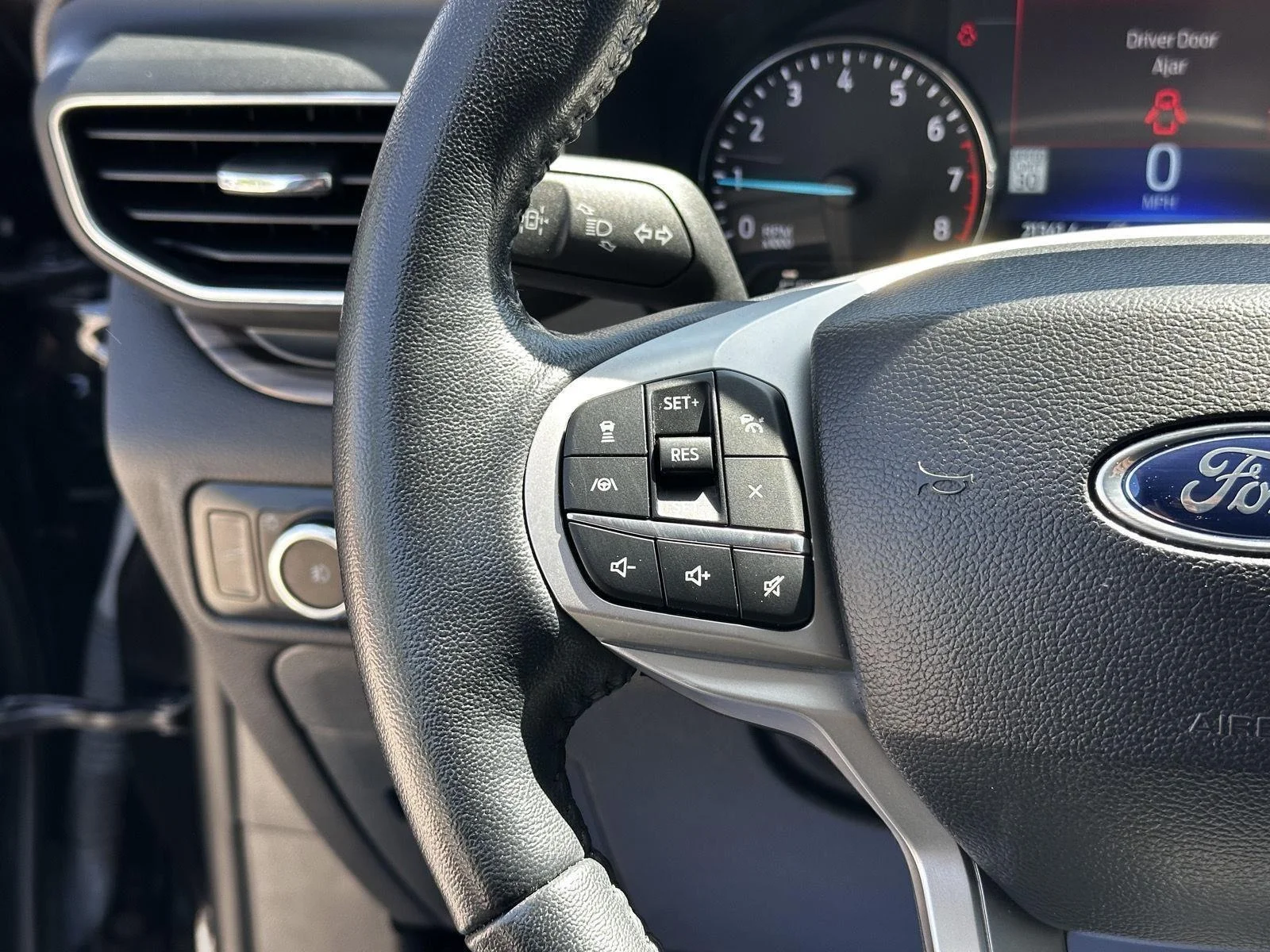 2023 Ford Explorer Limited - Photo 12