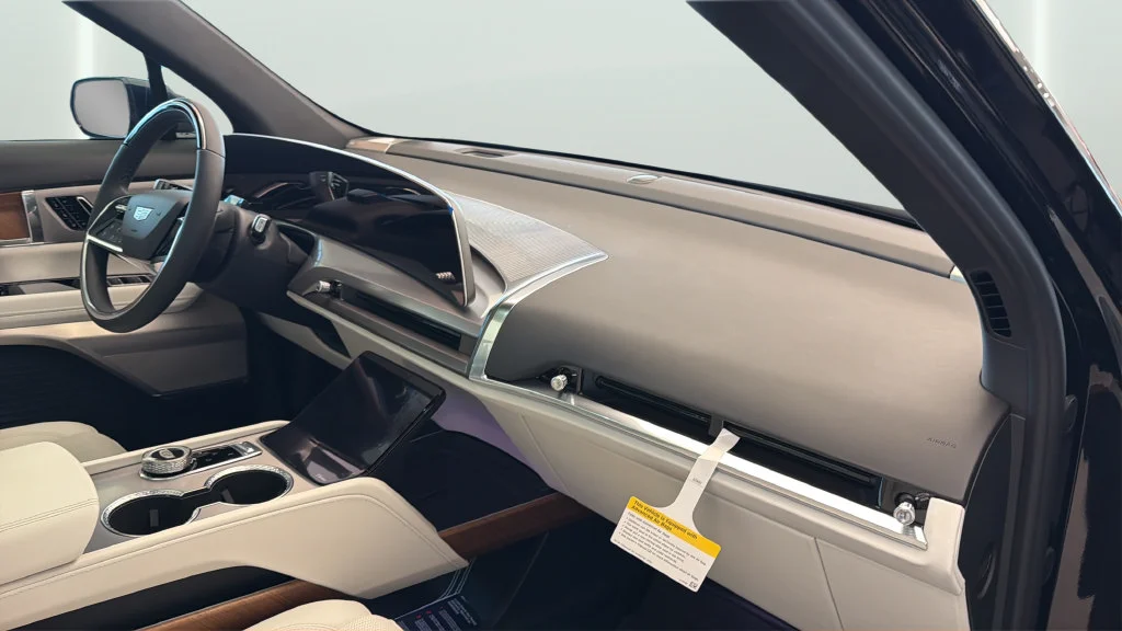 2027 Cadillac VISTIQ Sport - Photo 28