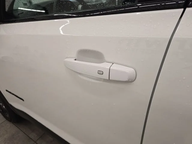 Used 2023 Summit White GMC SLE image 20