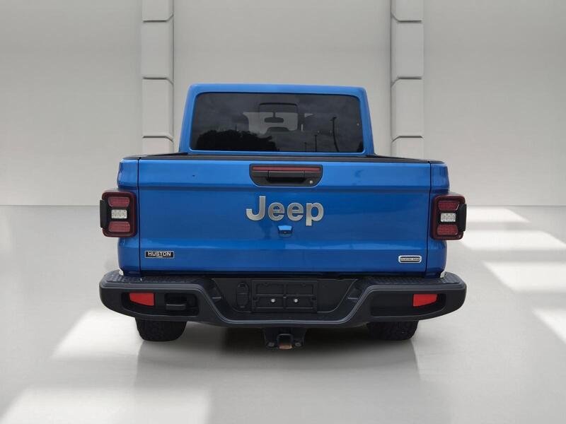 Certified Used 2020 Hydro Blue Pearlcoat JEEP OVERLAND 4X4 image 4