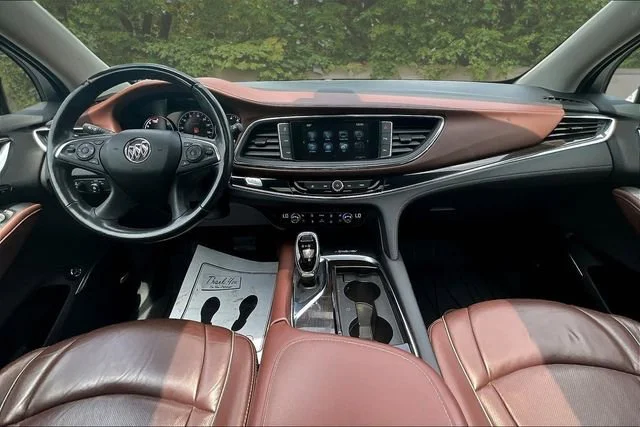 Used 2018 White Frost Tricoat Buick Avenir image 7