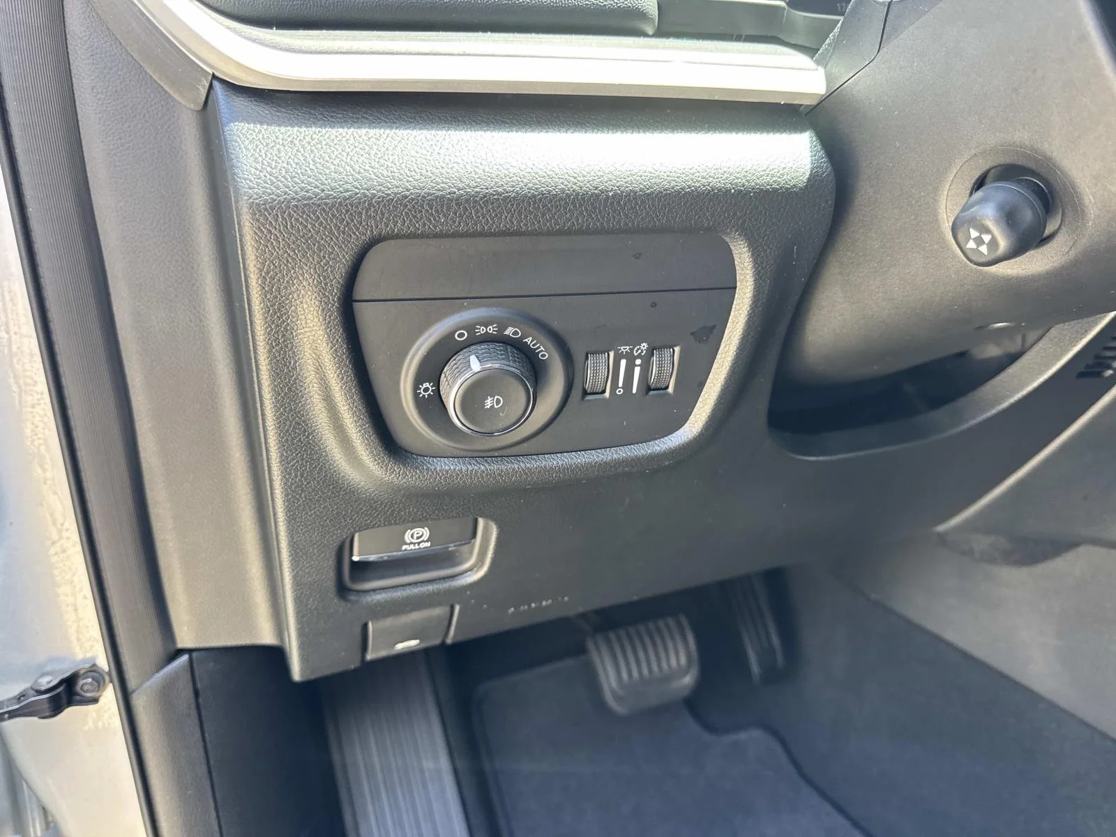 Used 2024 Silver Zynith Jeep Limited image 21