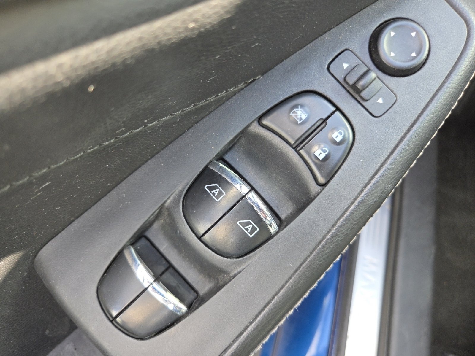 Used 2017 Deep Blue Pearl Nissan 3.5 SL image 29