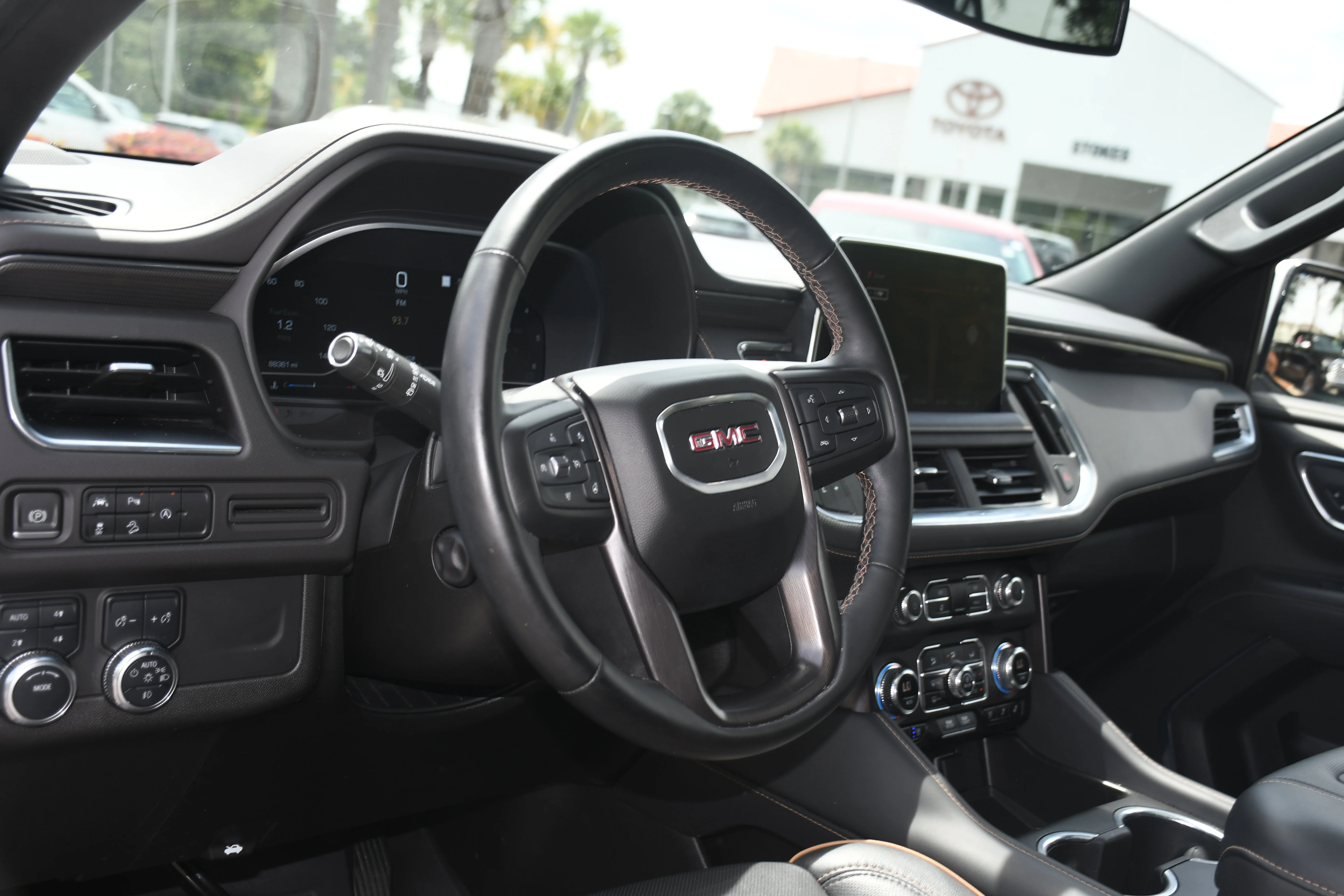2023 GMC Yukon XL AT4 - Photo 9