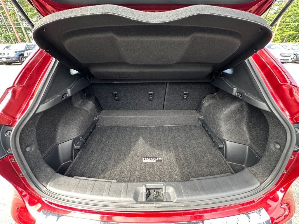 Used 2020 Red Nissan S image 23