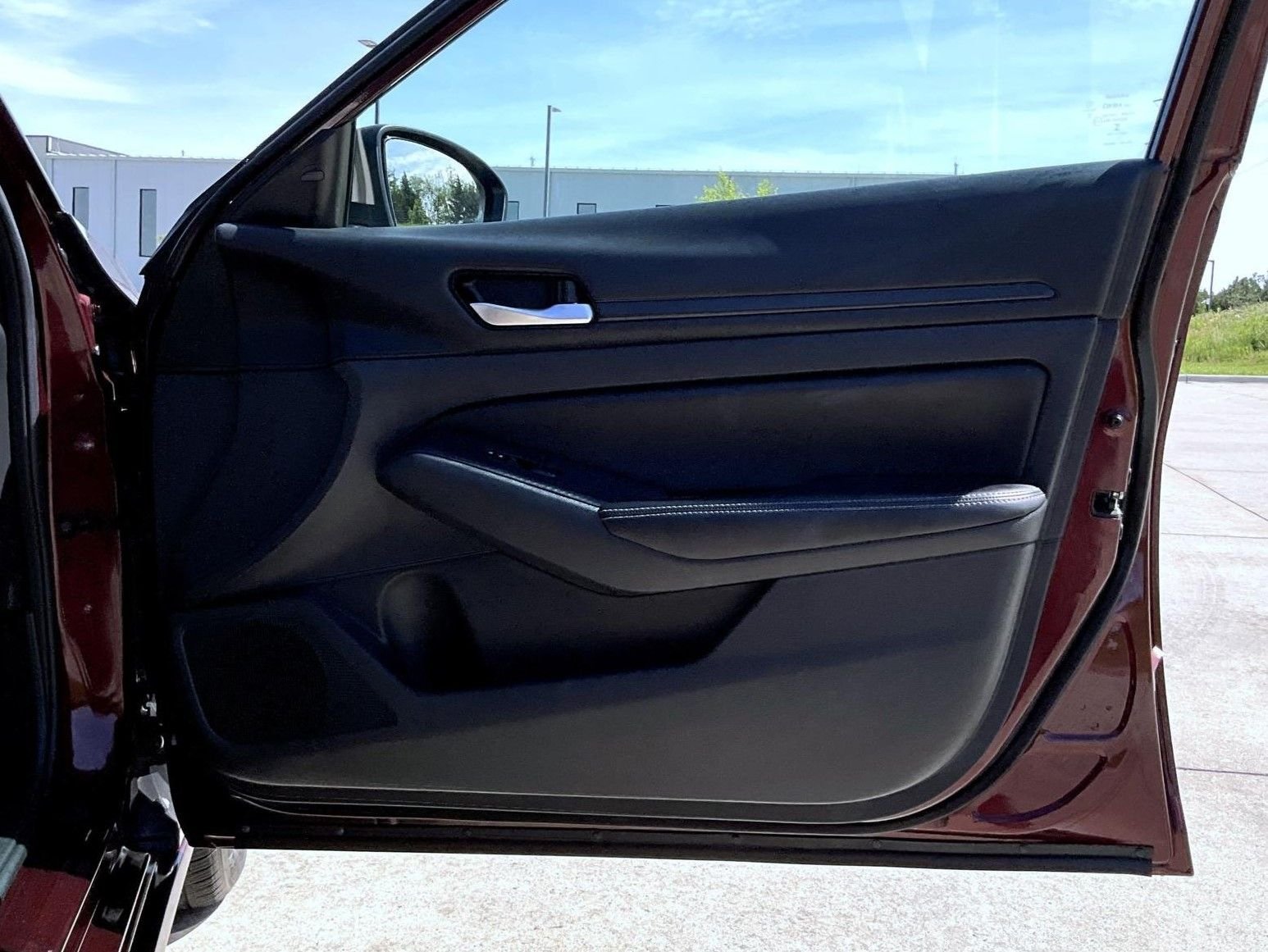 2025 Nissan Altima SV - Photo 17