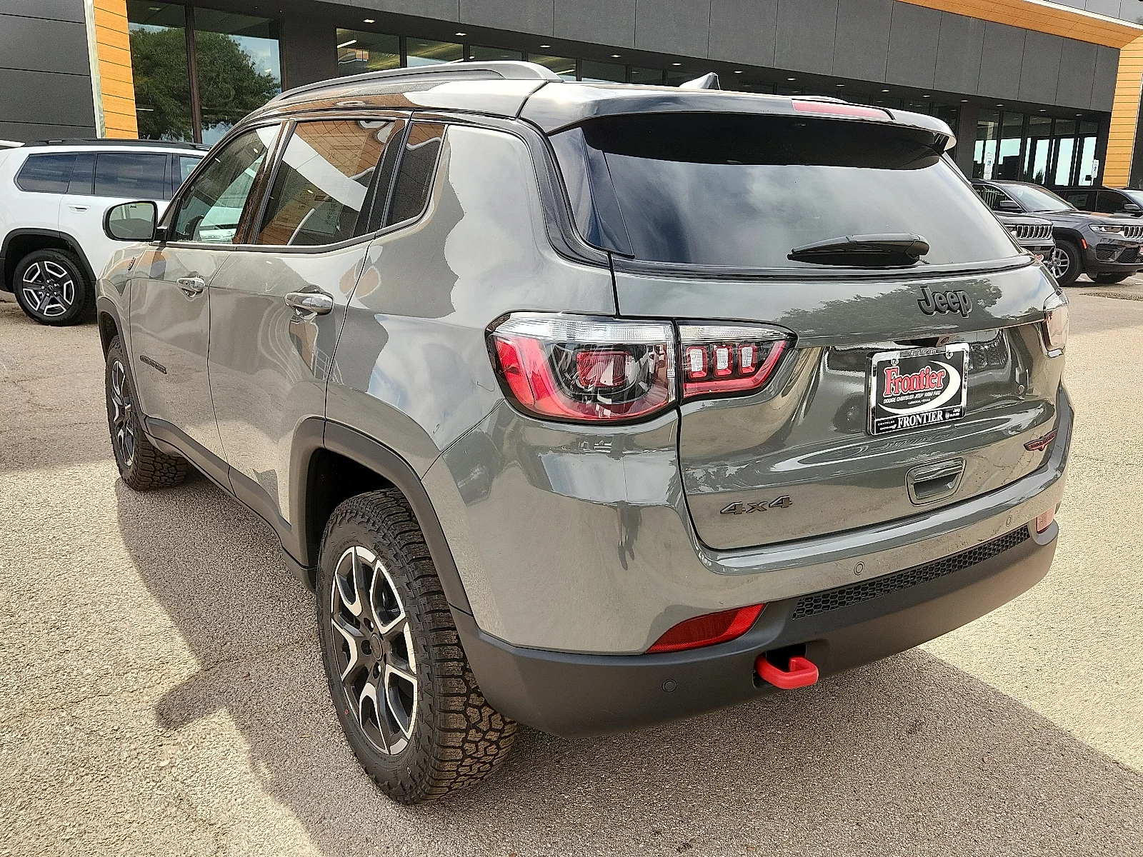 New 2027 Sting-Gray Clear-Coat Paint Jeep TRAILHAWK 4X4 image 3