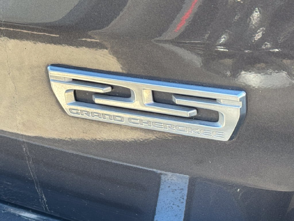 Used 2018 Gray Jeep Limited image 21