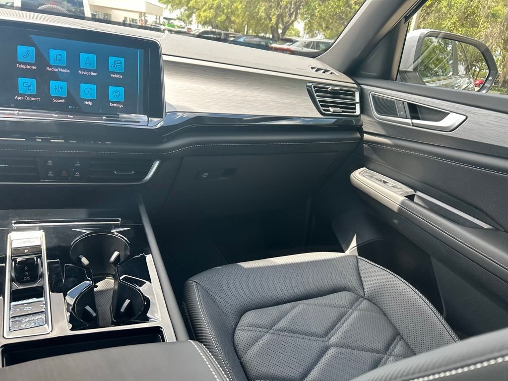New 2026 Silver Volkswagen 2.0T SE w/Technology image 11