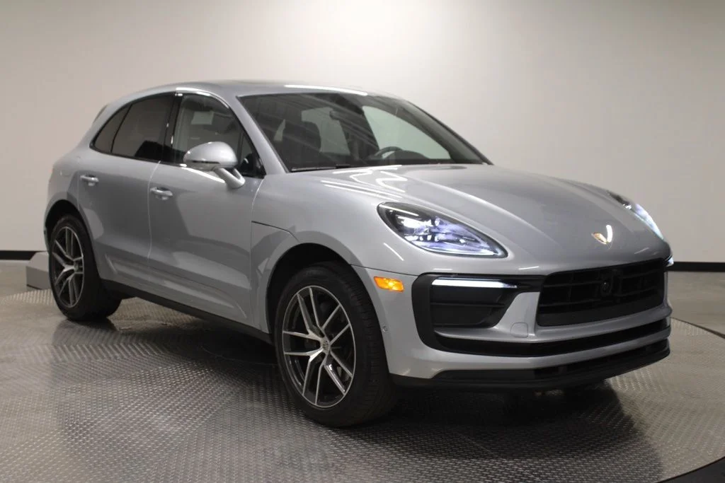 Used 2025  Porsche  image 13