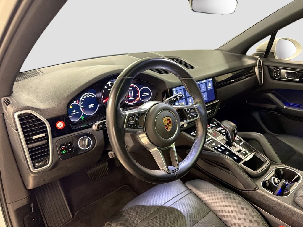 Used 2020  Porsche  image 4
