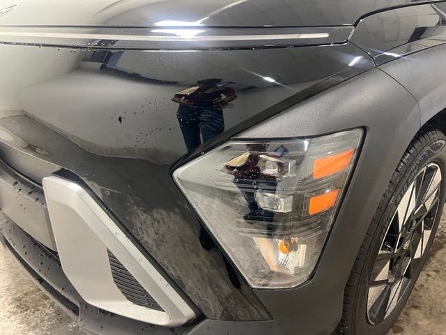 Used 2025 Black Hyundai SEL image 4