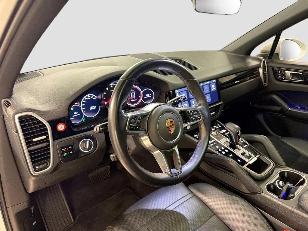 Used 2020  Porsche  image 4