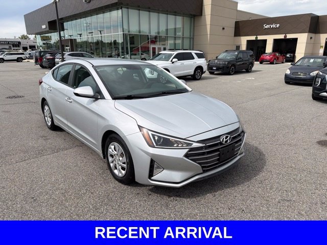Used 2019 Silver Hyundai SE image 27