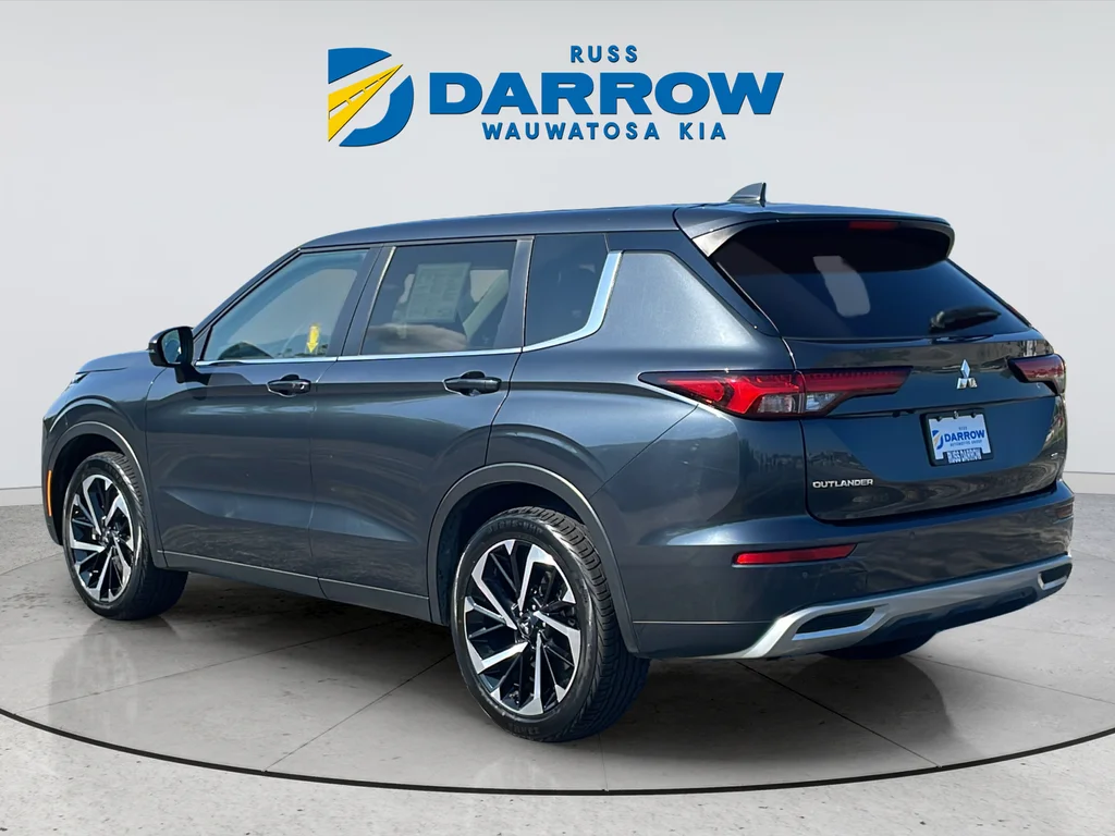 Used 2024 Gray Mitsubishi SE image 3