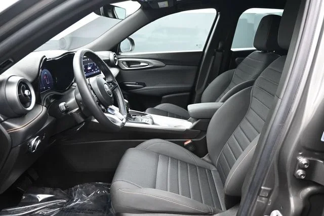 Used 2024 Silver Alfa Romeo Ti image 6
