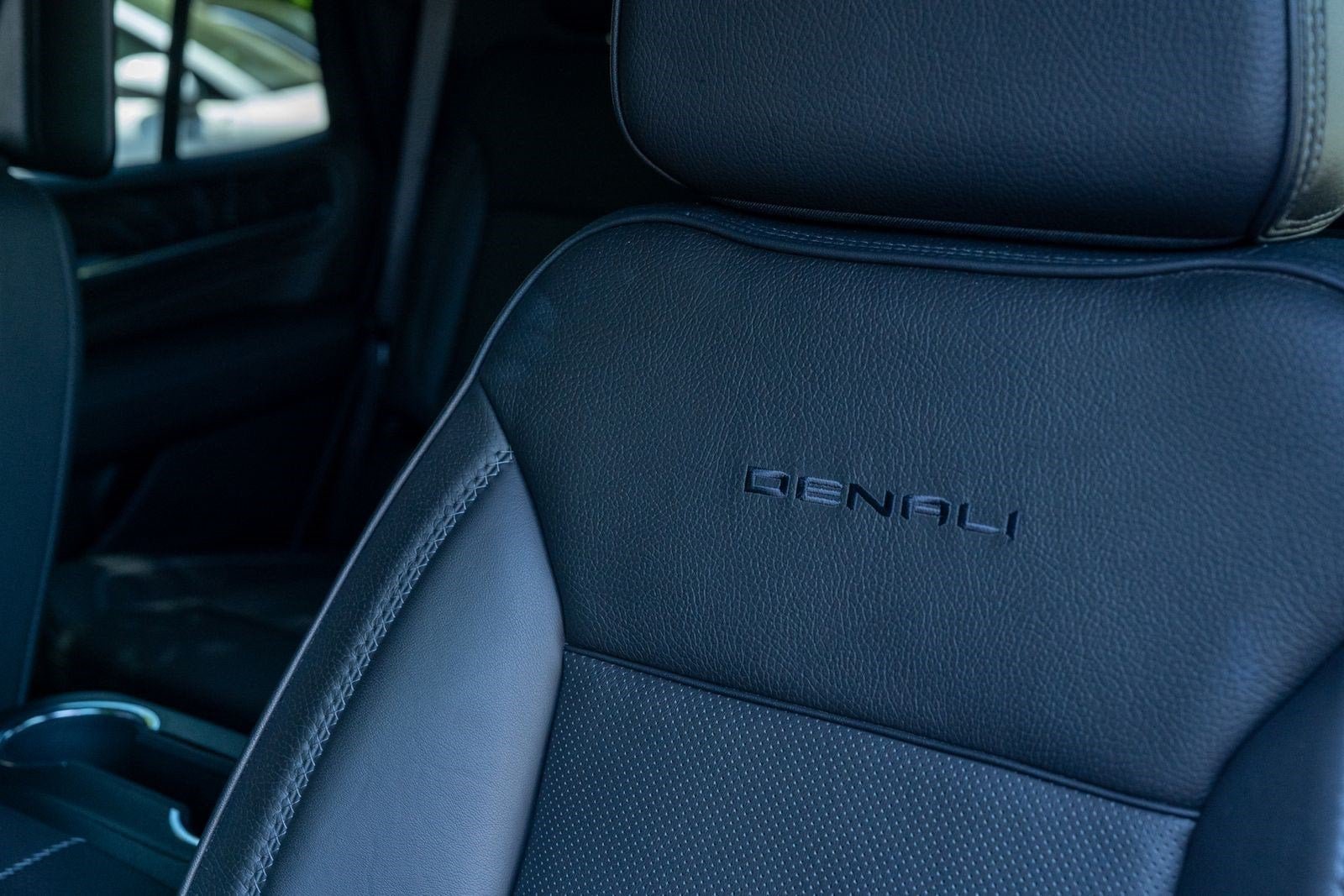Used 2024 Onyx Black GMC Denali image 22