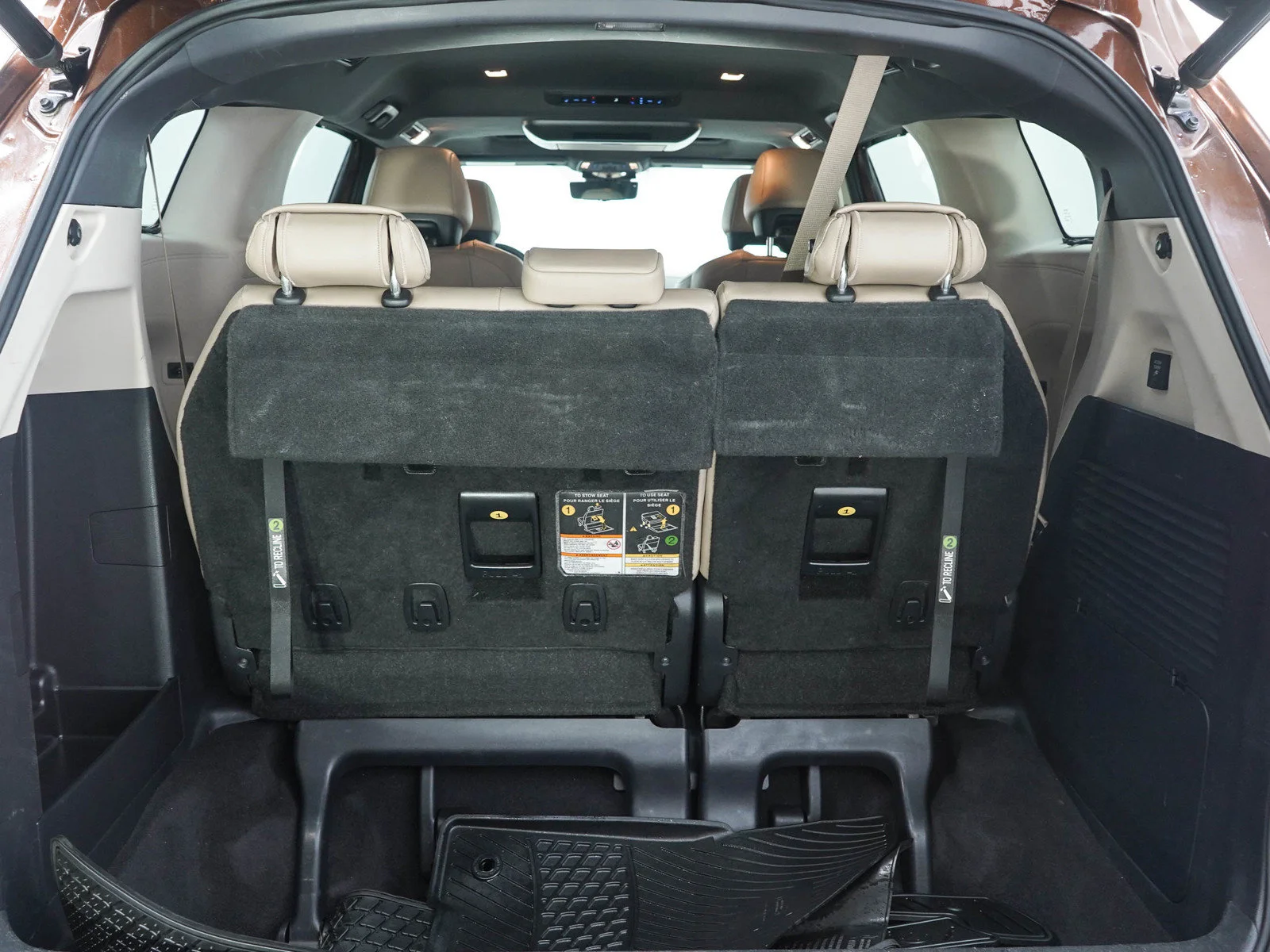 Used 2021  Toyota LE image 9