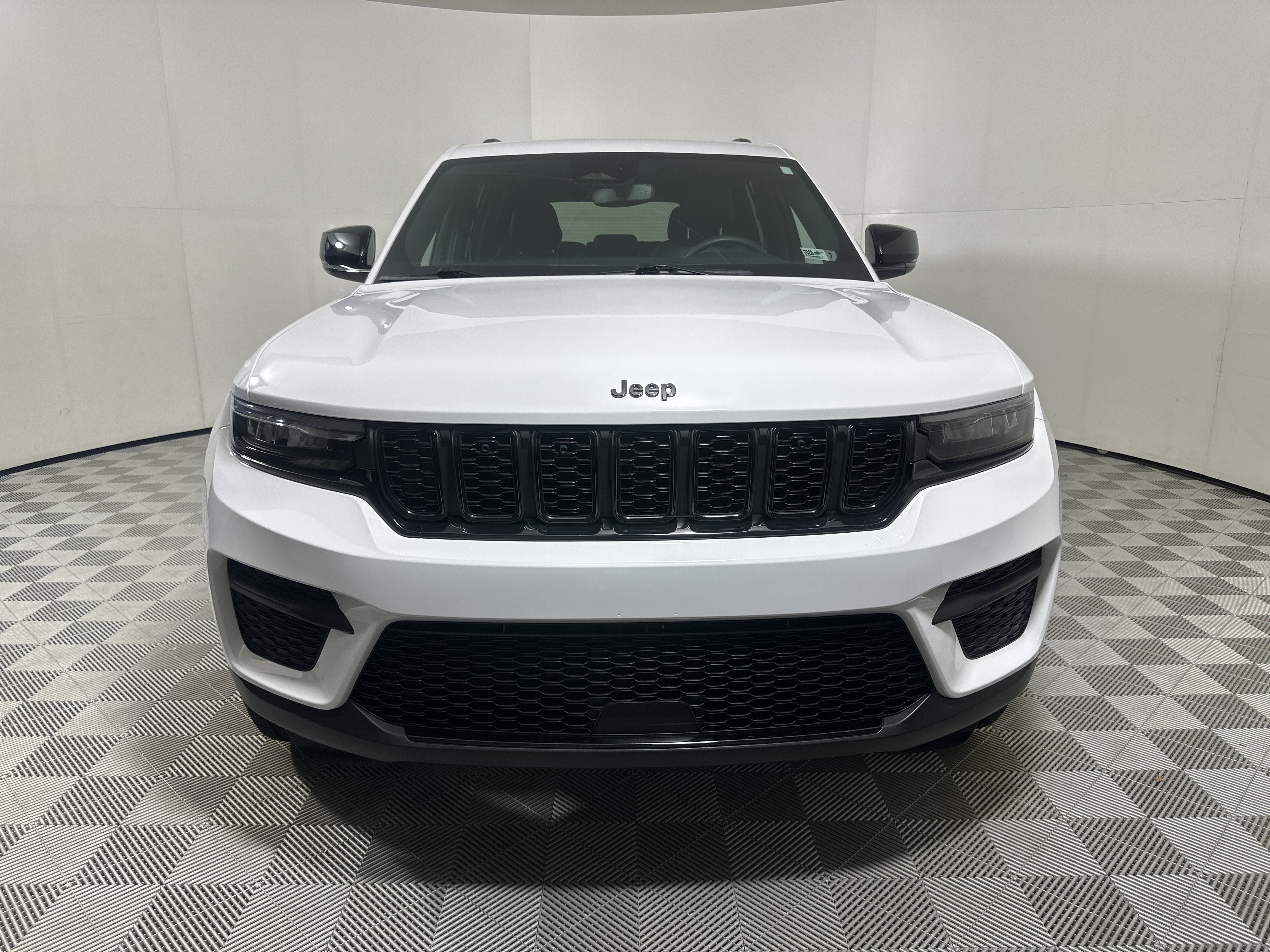 Certified Used 2023 Bright White Clearcoat Jeep Altitude X image 2