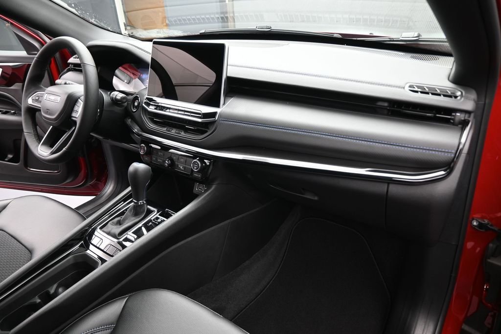 New 2026 Red Hot Pearlcoat Jeep Latitude image 24