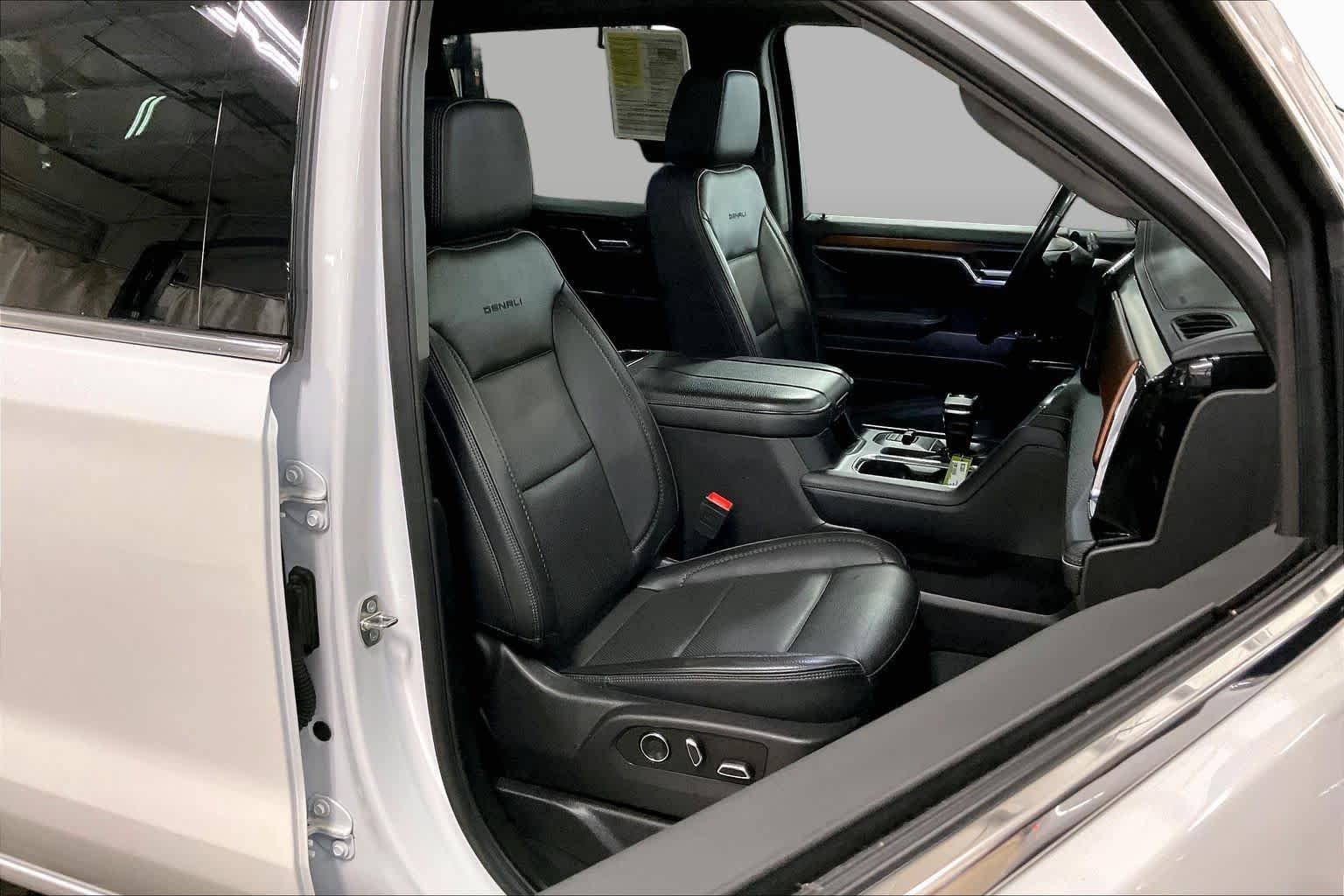Used 2024 White Frost Tricoat GMC Denali image 9