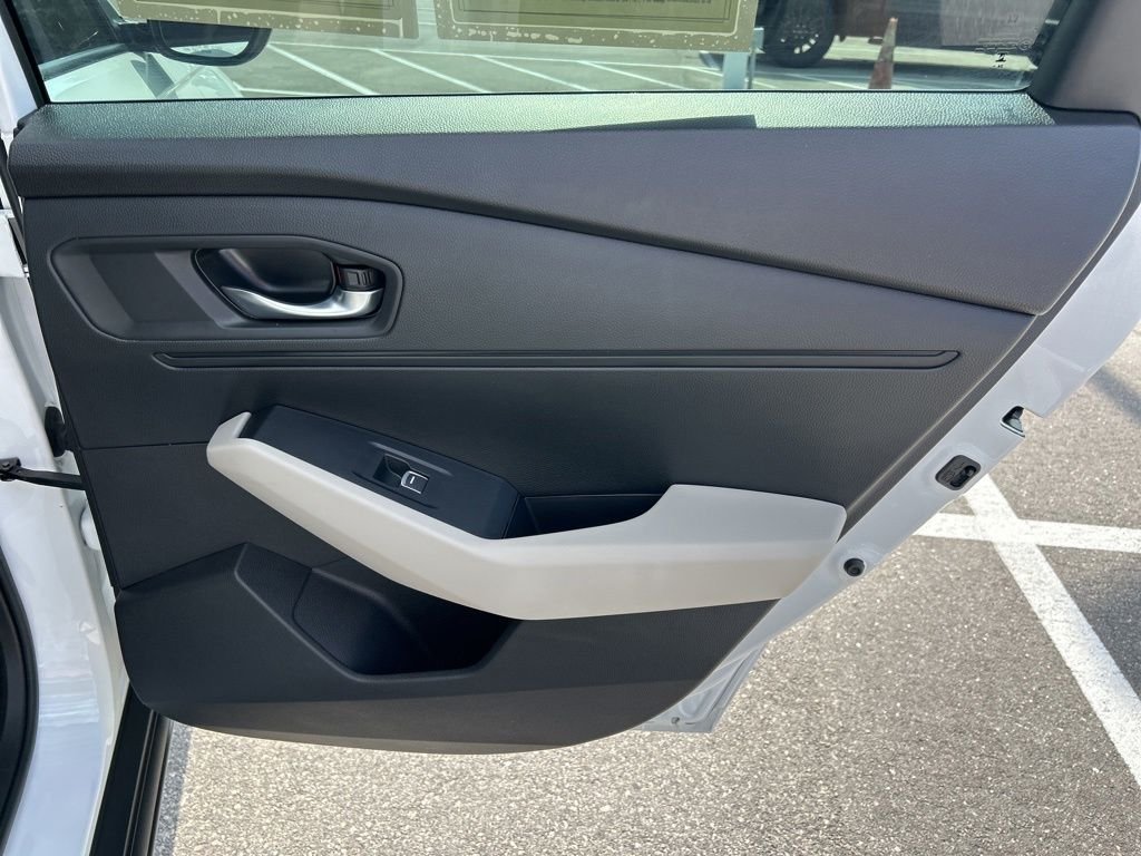Used 2025  Honda SE image 42
