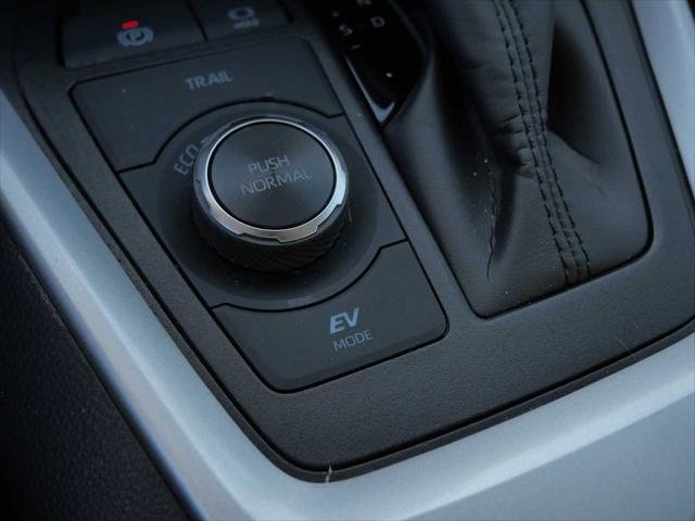 Certified Used 2025 MAGNETIC GRAY MET. Toyota  image 32