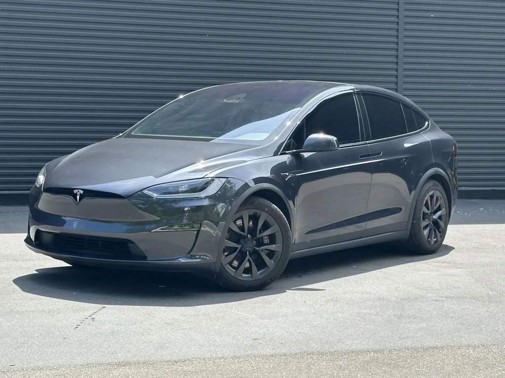 2025 Tesla Model X Long Range's photo