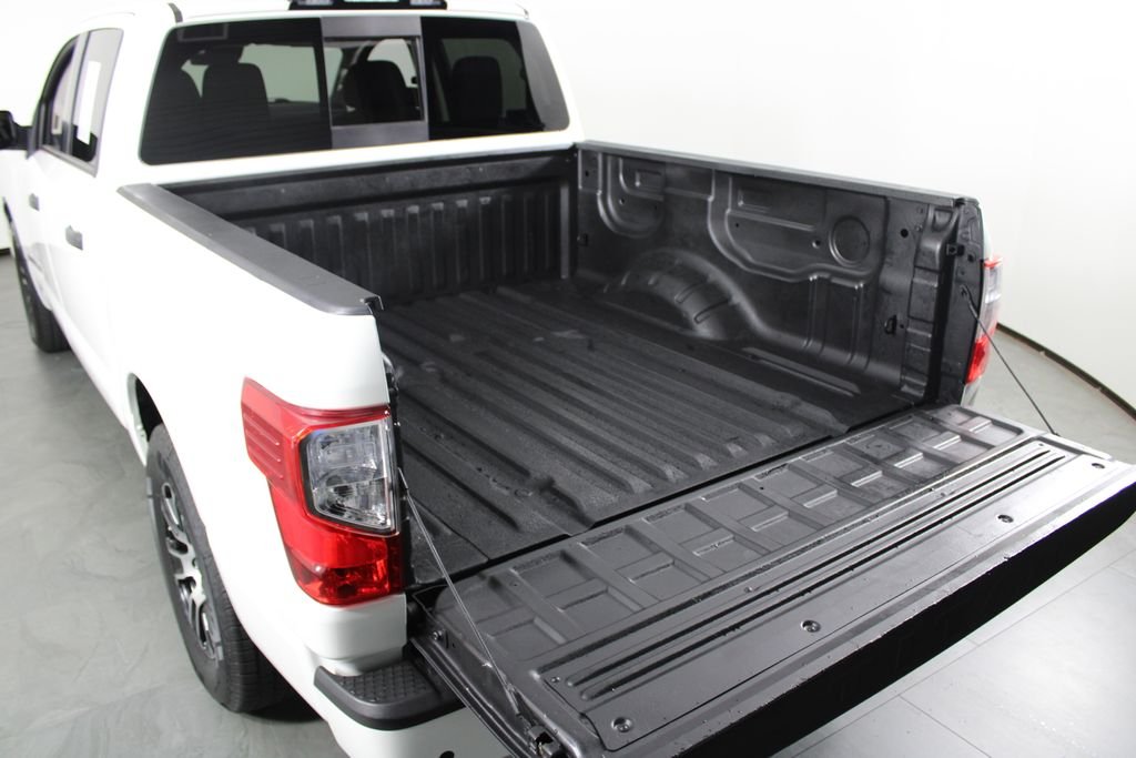 2023 Nissan Titan SV - Photo 16