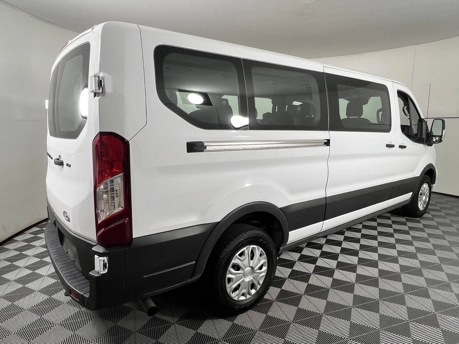 Used 2026 Oxford White Ford 350 XLT image 10