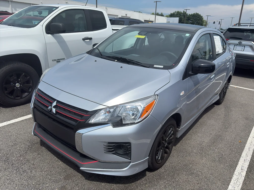 Used 2024 Starlight Silver Metallic w/Black Roof Mitsubishi Black Edition image 2