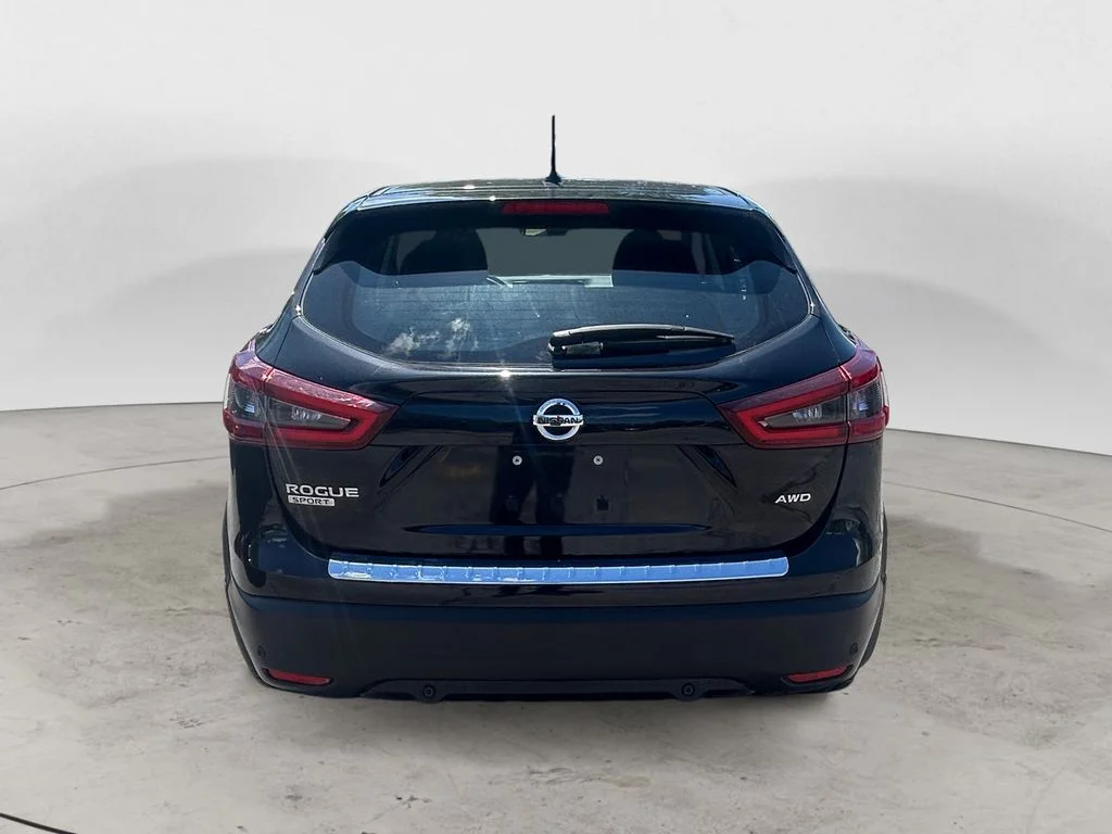 Used 2020 Magnetic Black Pearl Nissan S image 5
