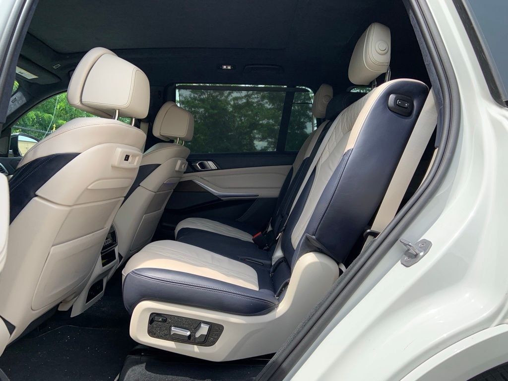 Used 2020 White BMW M50i image 13