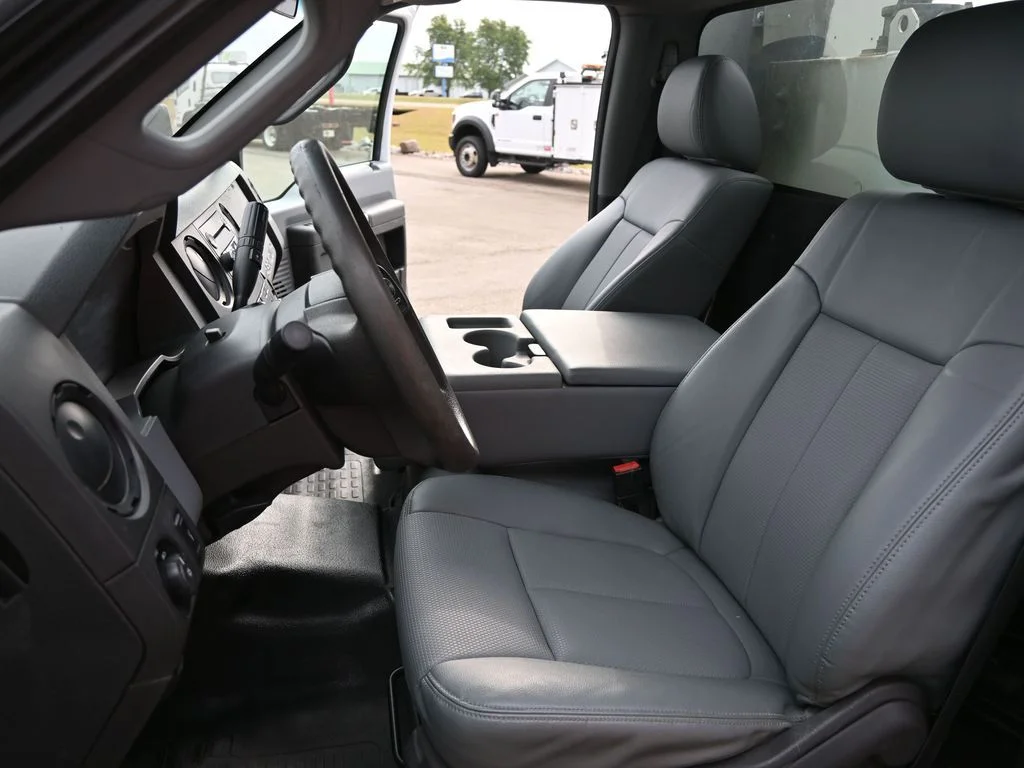 2016 Ford F-550 - Photo 32