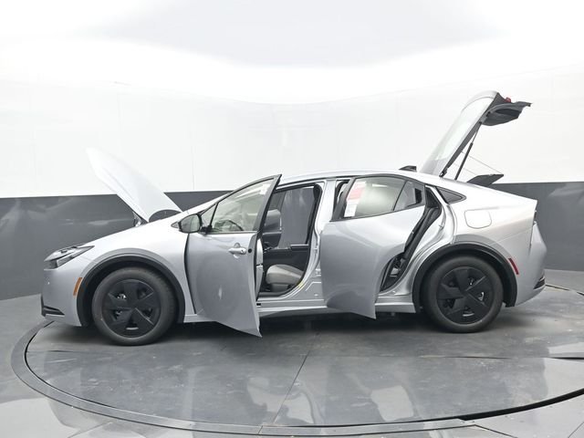 2026 Toyota Prius LE - Photo 31