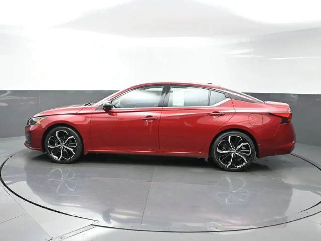 Used 2023 Red Nissan 2.5 SR image 4