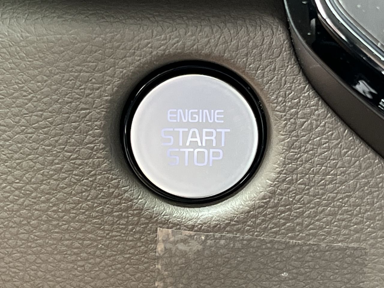 New 2026 Snow White Pearl Kia EX image 17