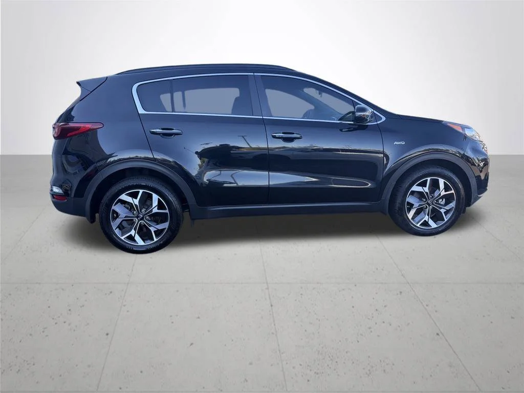 Used 2022 Red Kia EX image 6
