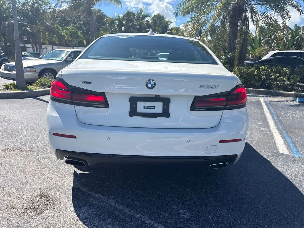 Used 2023  BMW i xDrive image 4