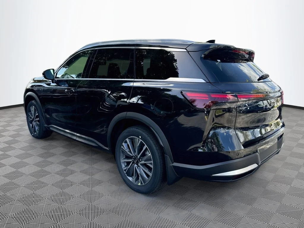 New 2027 Black INFINITI LUXE image 7