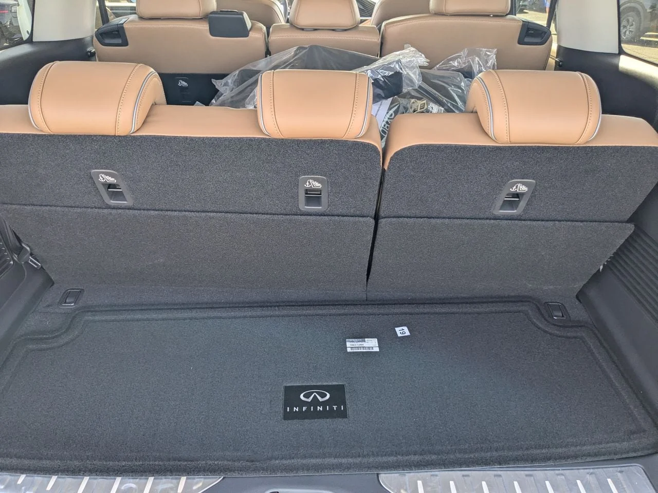New 2026 RADIANT WHITE INFINITI Luxe 2WD image 11