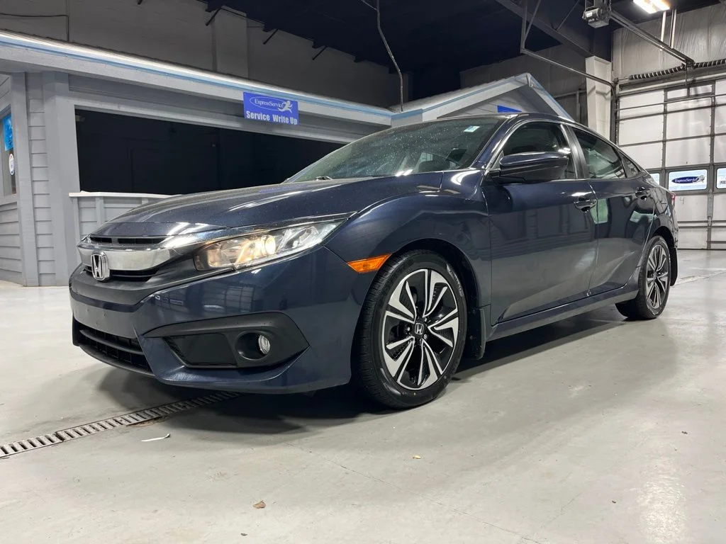Certified Used 2017  Honda EX-T image 3