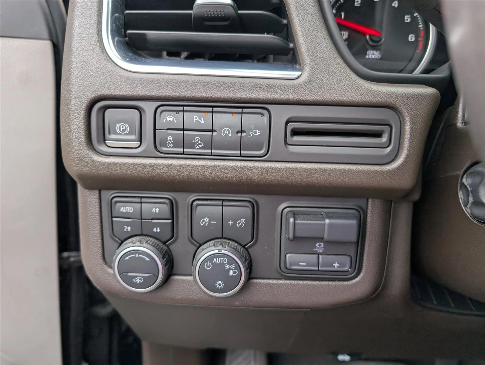Used 2021 BLACK Chevrolet Z71 image 22