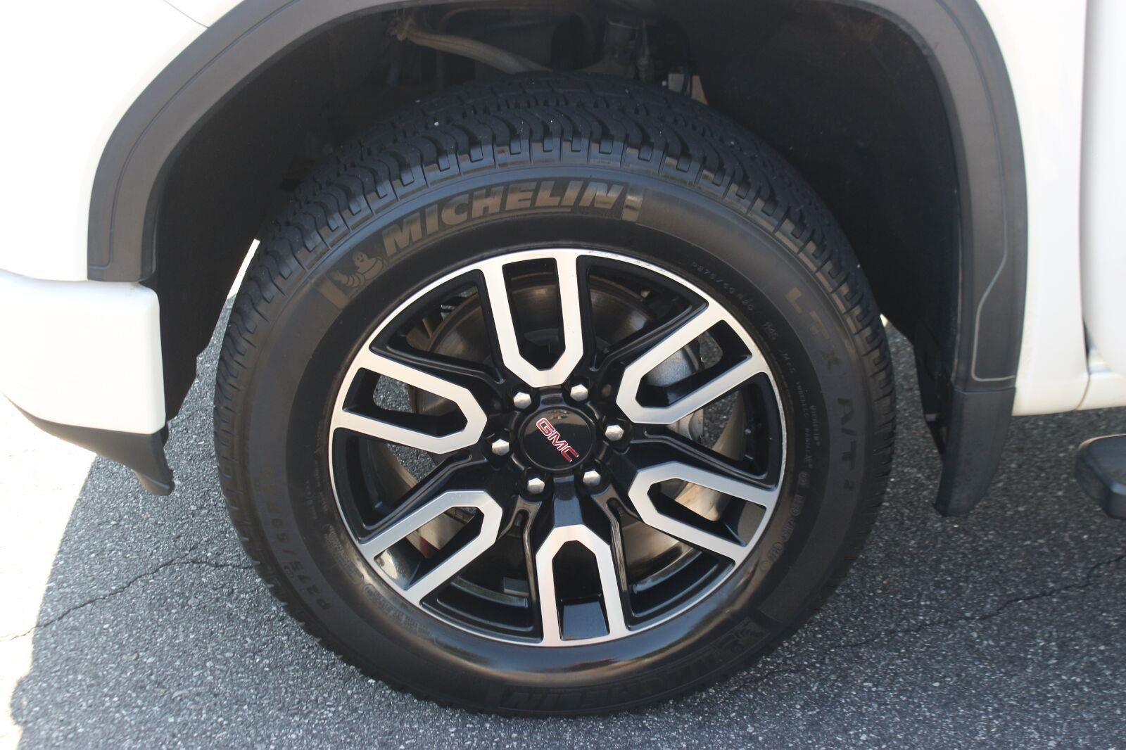 Used 2019 SUMMIT WHITE GMC AT4 image 41