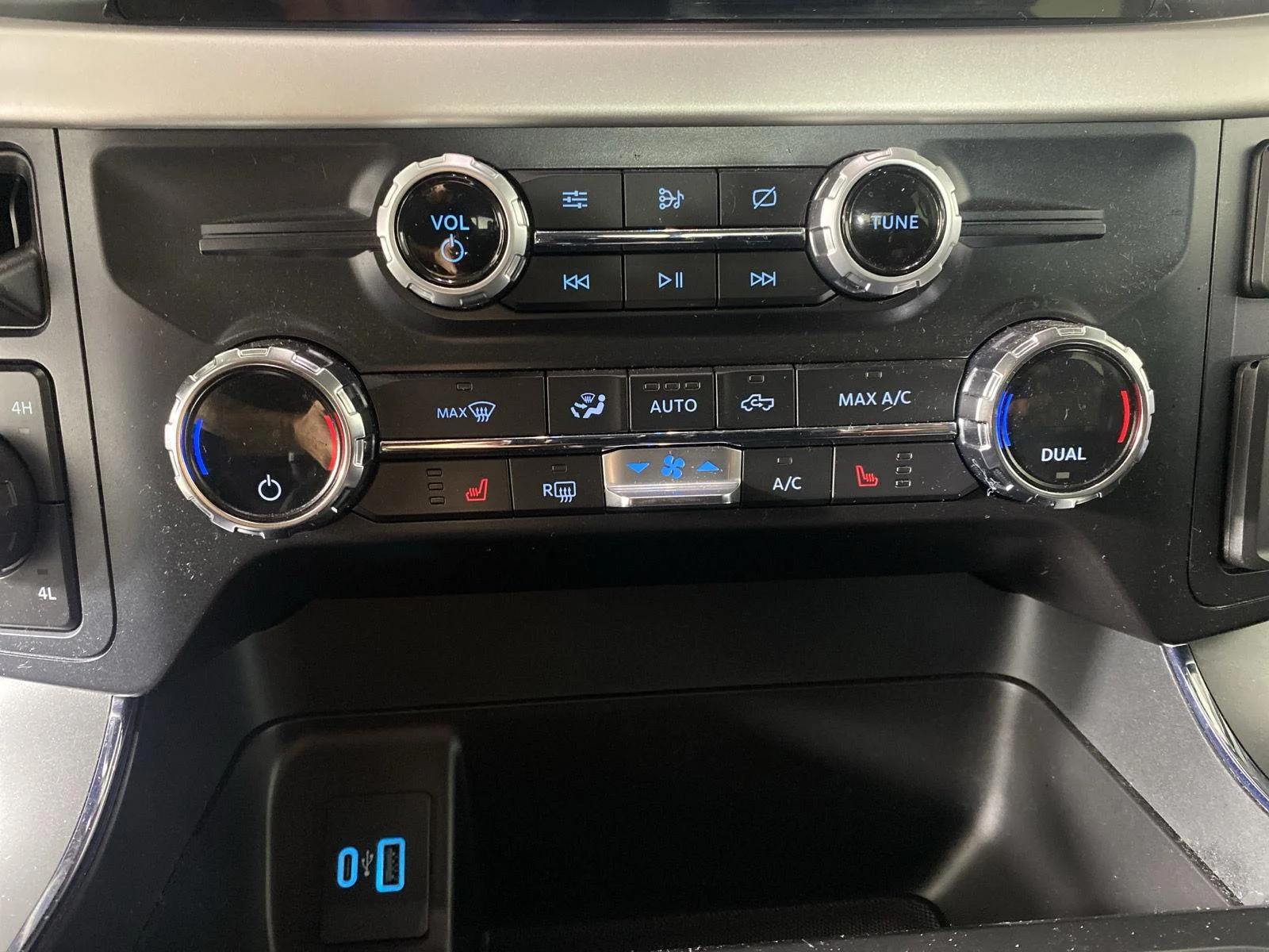 Used 2021 Space White Ford XLT image 30