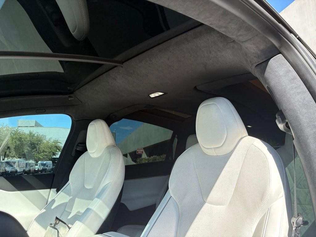 Used 2022  Tesla Plaid image 9