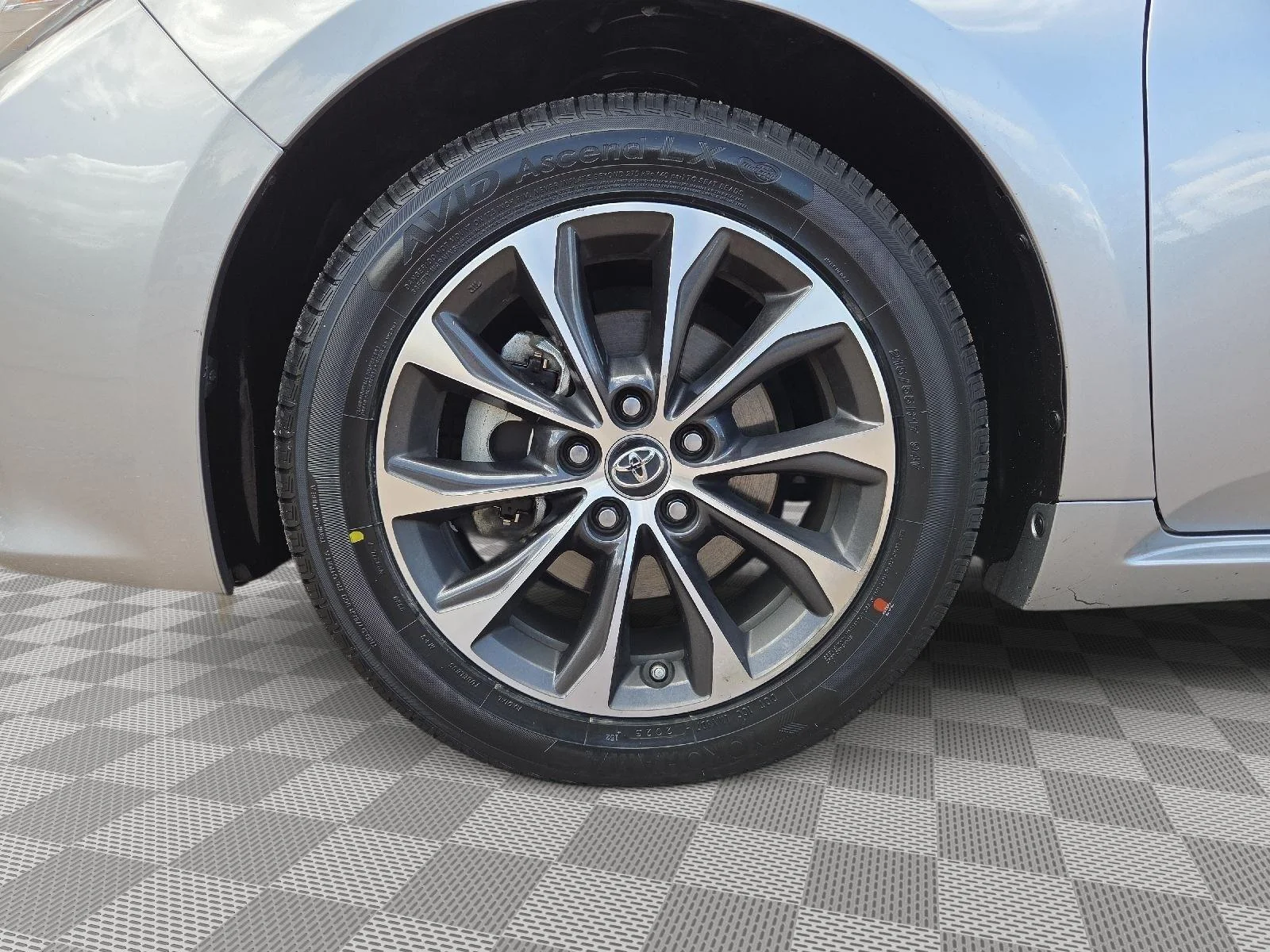 Certified Used 2018 Cosmic Gray Mica Toyota Limited image 11