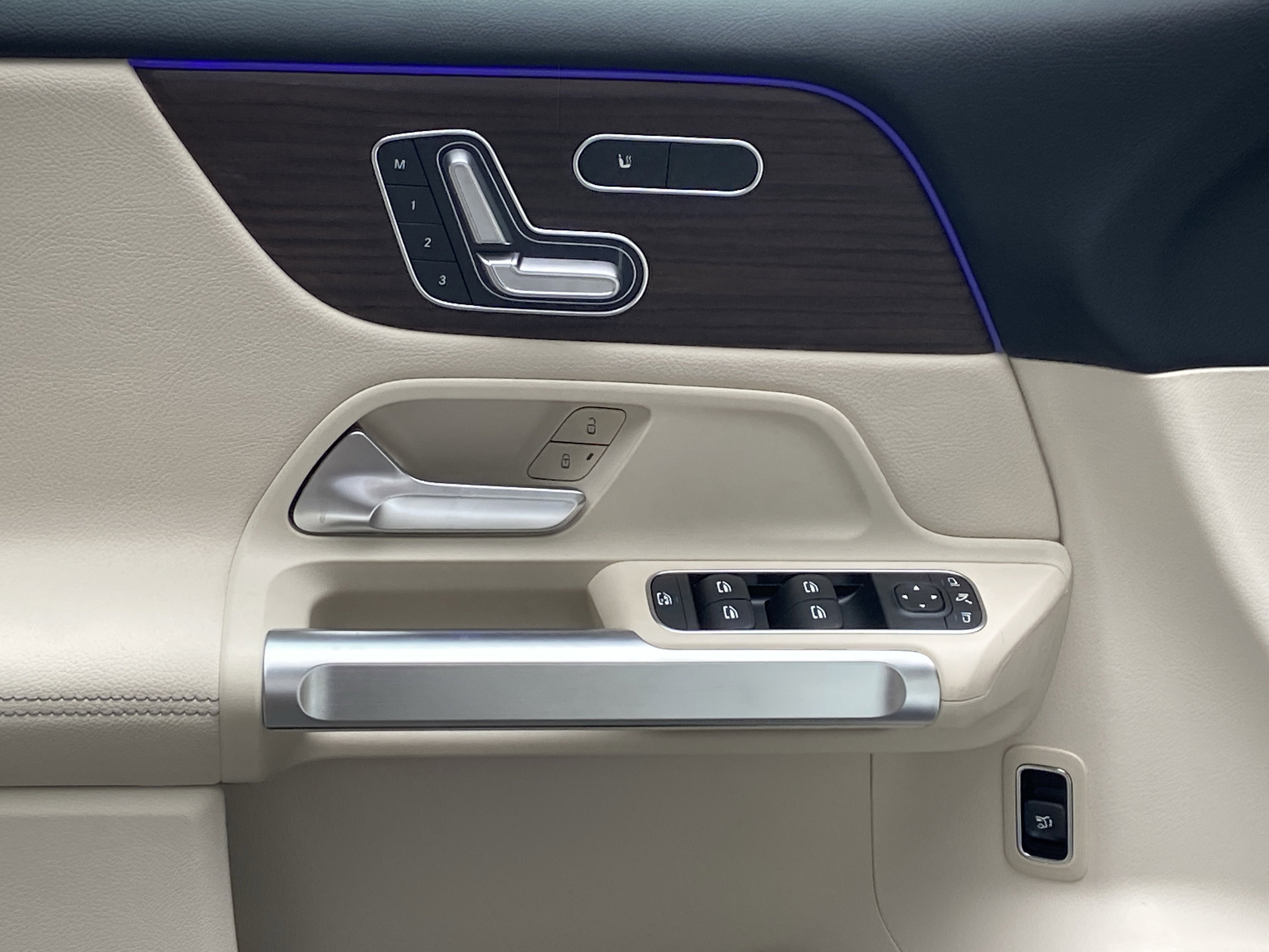 New 2026 Polar White Mercedes-Benz GLB 250 SUV image 16